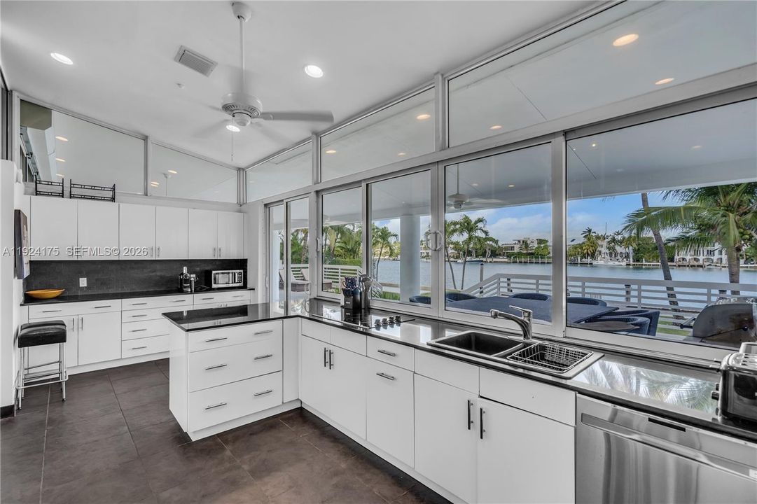 Active With Contract: $15,500,000 (4 beds, 4 baths, 4290 Square Feet)
