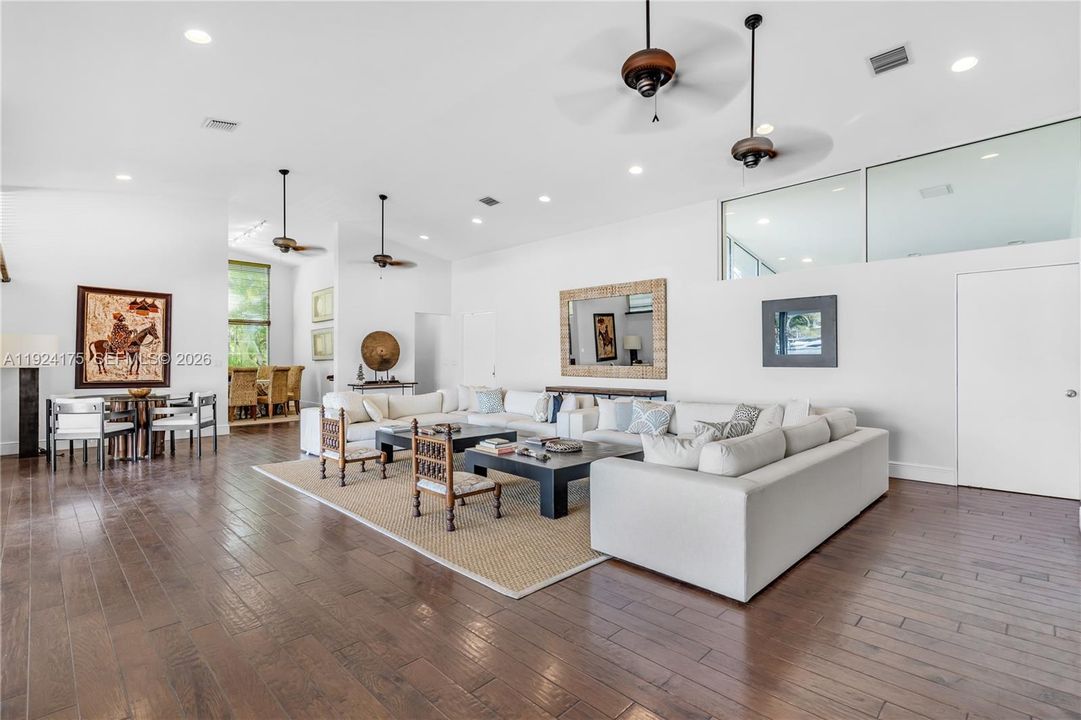 Active With Contract: $15,500,000 (4 beds, 4 baths, 4290 Square Feet)
