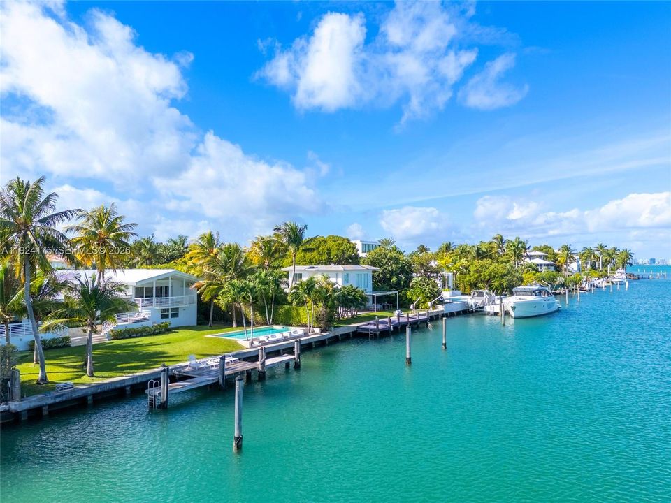 Active With Contract: $15,500,000 (4 beds, 4 baths, 4290 Square Feet)