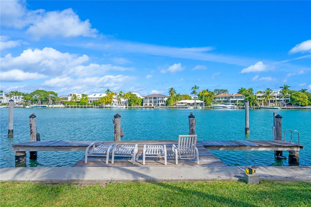 Active With Contract: $15,500,000 (4 beds, 4 baths, 4290 Square Feet)