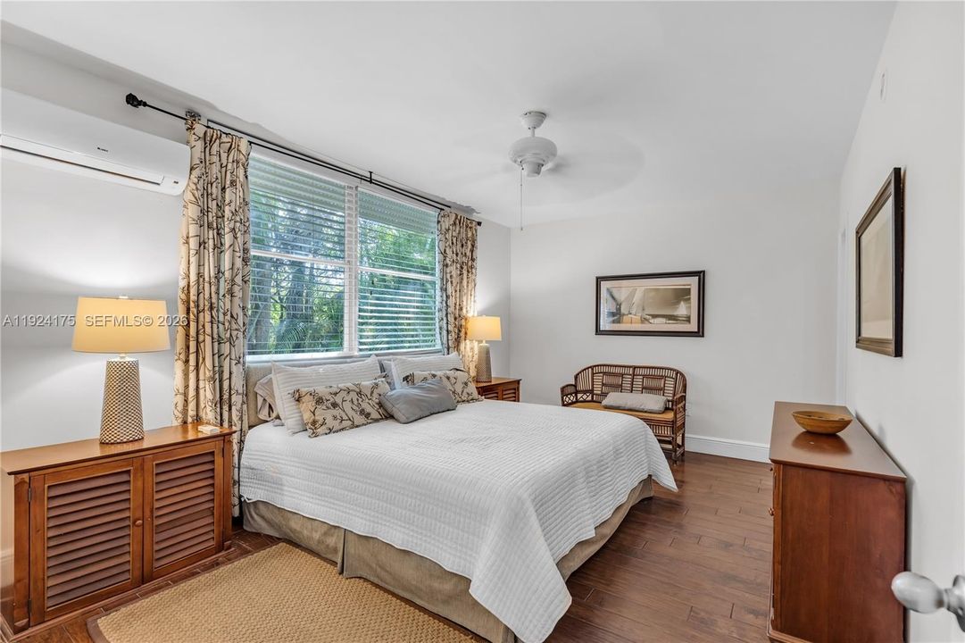 Active With Contract: $15,500,000 (4 beds, 4 baths, 4290 Square Feet)