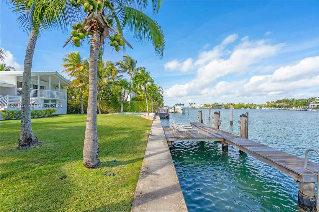 Active With Contract: $15,500,000 (4 beds, 4 baths, 4290 Square Feet)