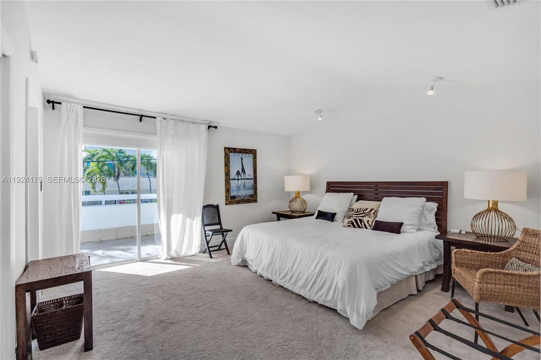 Active With Contract: $15,500,000 (4 beds, 4 baths, 4290 Square Feet)
