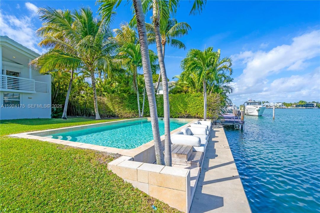 Active With Contract: $15,500,000 (4 beds, 4 baths, 4290 Square Feet)