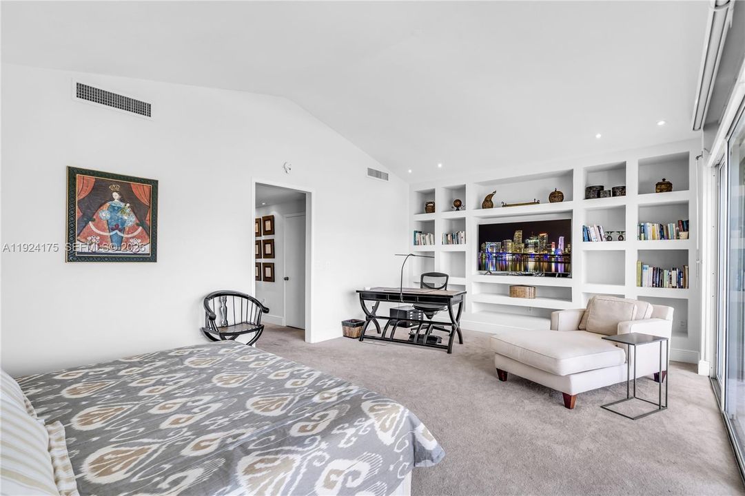 Active With Contract: $15,500,000 (4 beds, 4 baths, 4290 Square Feet)