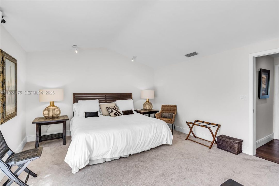 Active With Contract: $15,500,000 (4 beds, 4 baths, 4290 Square Feet)