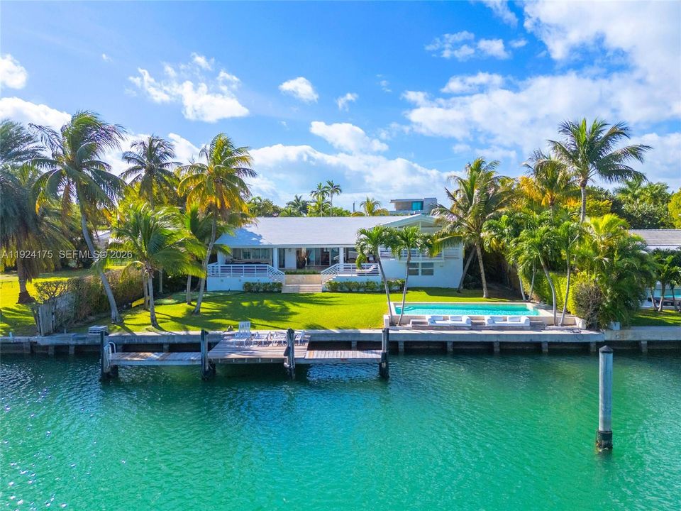 Active With Contract: $15,500,000 (4 beds, 4 baths, 4290 Square Feet)