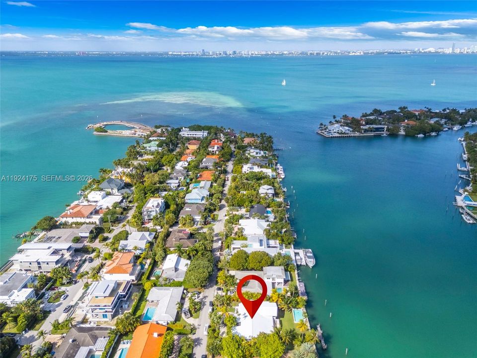 Active With Contract: $15,500,000 (4 beds, 4 baths, 4290 Square Feet)