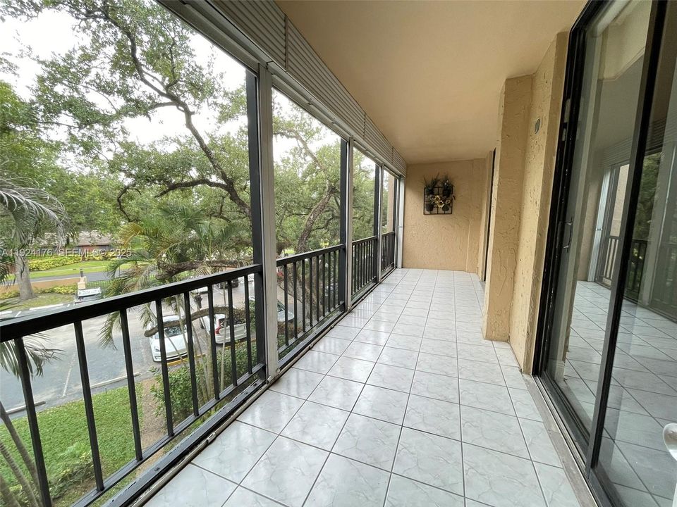 For Rent: $2,500 (2 beds, 2 baths, 1137 Square Feet)