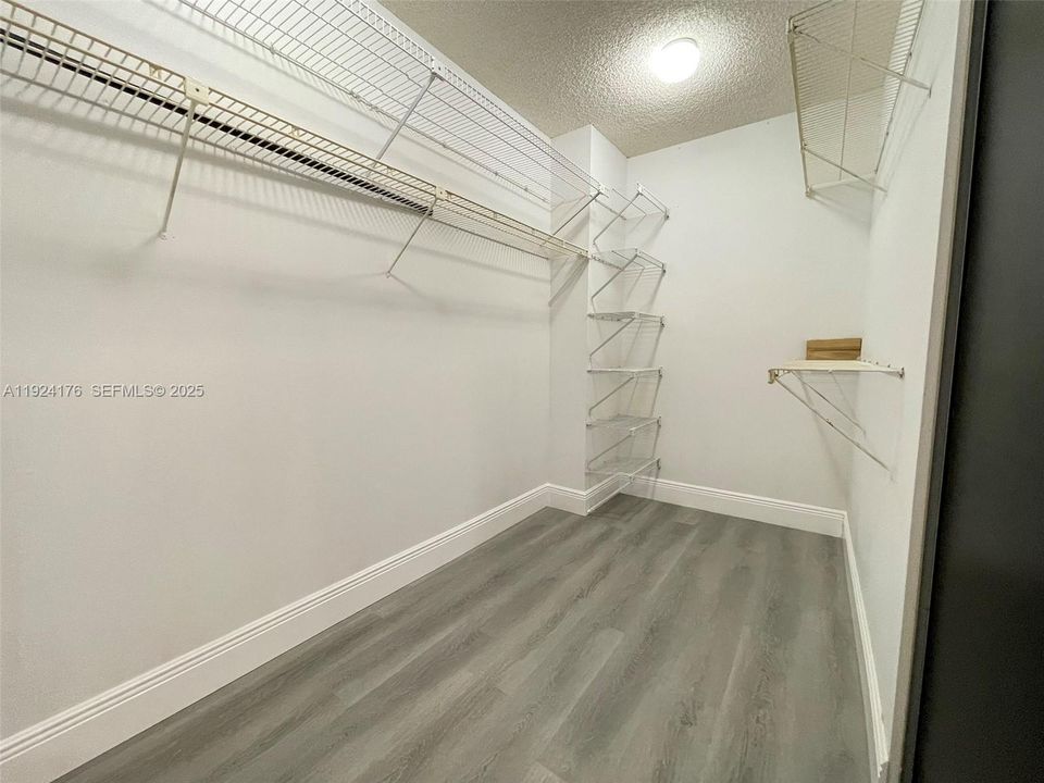 For Rent: $2,500 (2 beds, 2 baths, 1137 Square Feet)