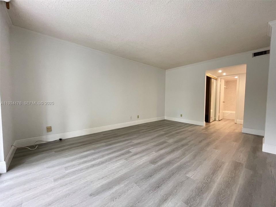 For Rent: $2,500 (2 beds, 2 baths, 1137 Square Feet)
