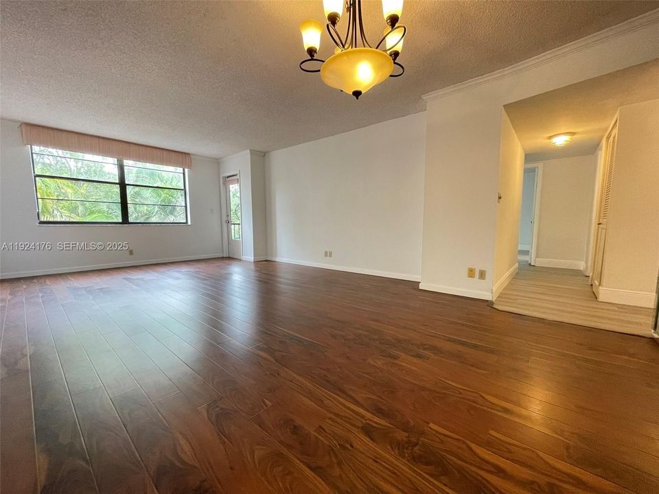 For Rent: $2,500 (2 beds, 2 baths, 1137 Square Feet)