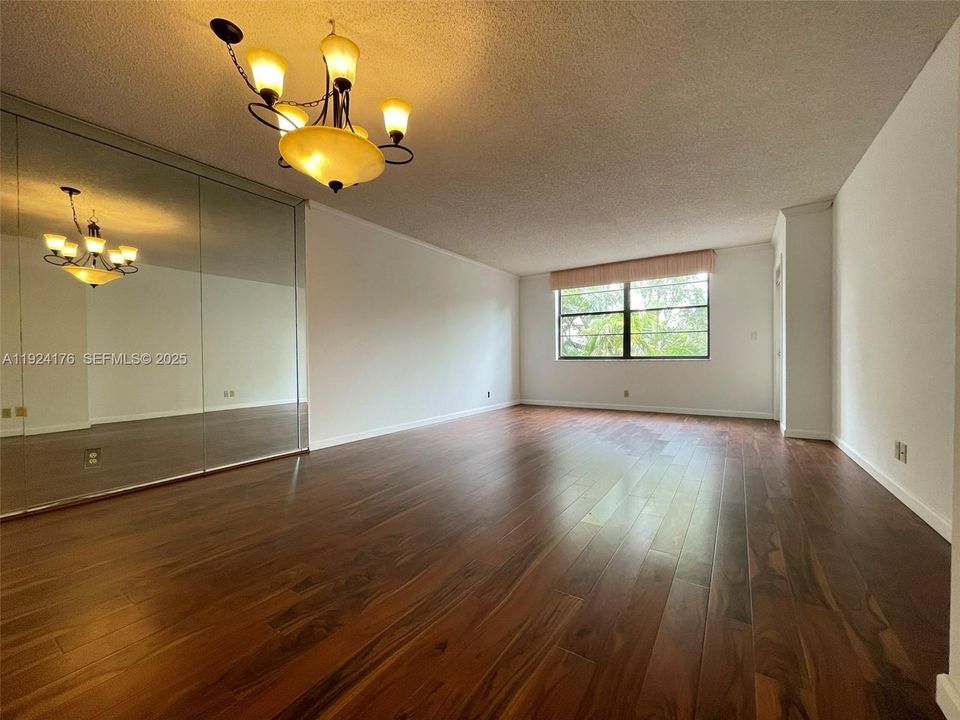 For Rent: $2,500 (2 beds, 2 baths, 1137 Square Feet)
