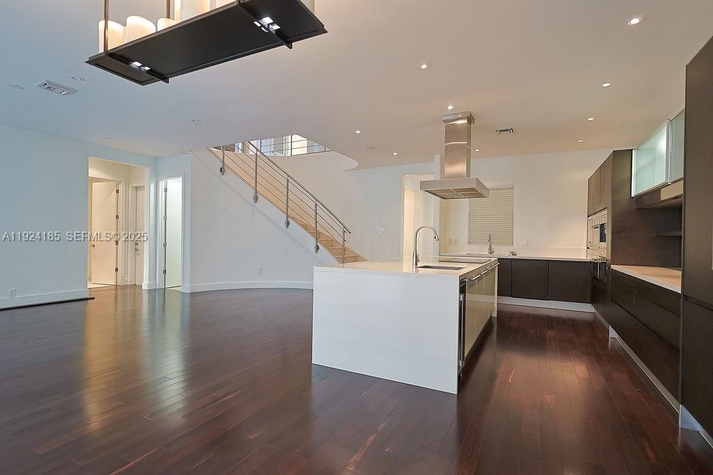 待售: $1,899,900 (5 贝兹, 4 浴室, 3590 平方英尺)