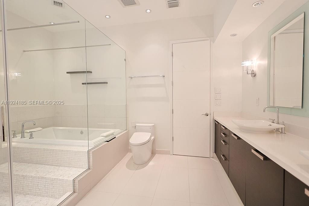 待售: $1,899,900 (5 贝兹, 4 浴室, 3590 平方英尺)