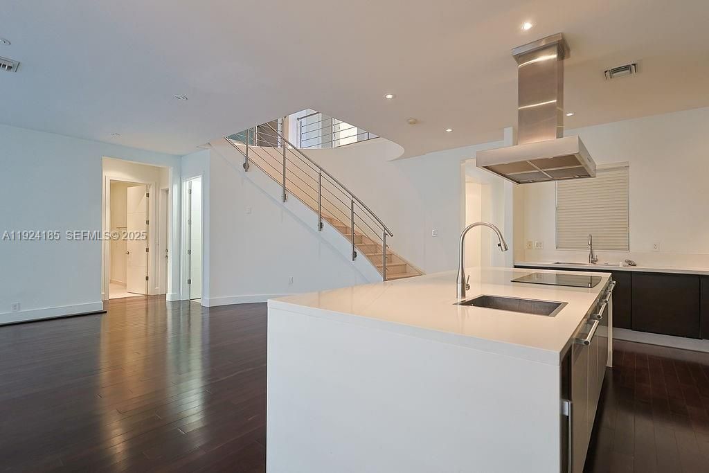 待售: $1,899,900 (5 贝兹, 4 浴室, 3590 平方英尺)