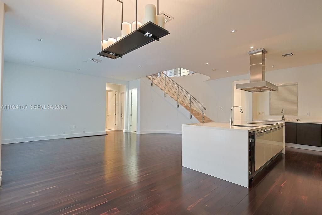 待售: $1,899,900 (5 贝兹, 4 浴室, 3590 平方英尺)