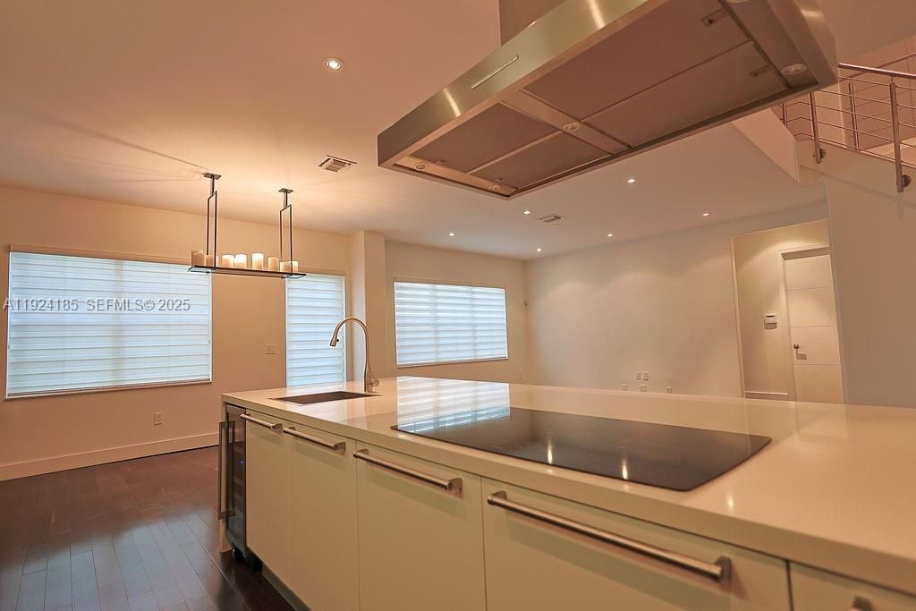 待售: $1,899,900 (5 贝兹, 4 浴室, 3590 平方英尺)