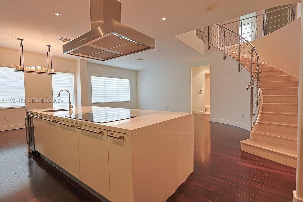 待售: $1,899,900 (5 贝兹, 4 浴室, 3590 平方英尺)