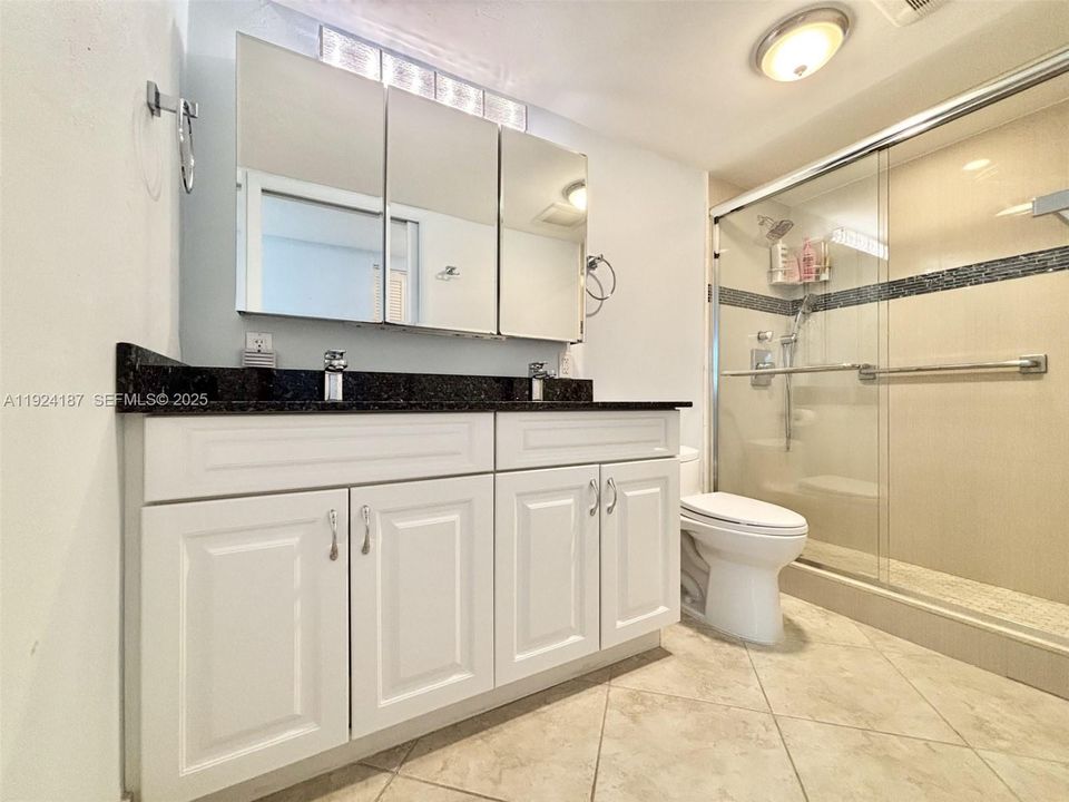 На продажу: $749,000 (2 спален, 2 ванн, 1173 Квадратных фут)