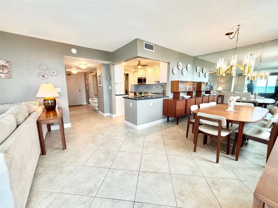 На продажу: $749,000 (2 спален, 2 ванн, 1173 Квадратных фут)