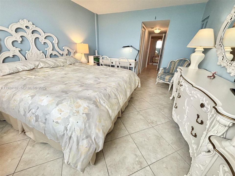 На продажу: $749,000 (2 спален, 2 ванн, 1173 Квадратных фут)