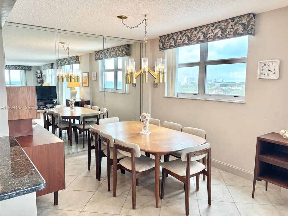 На продажу: $749,000 (2 спален, 2 ванн, 1173 Квадратных фут)