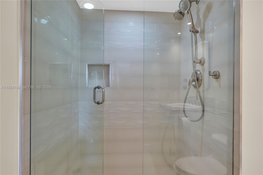 For Sale: $209,999 (2 beds, 2 baths, 1170 Square Feet)