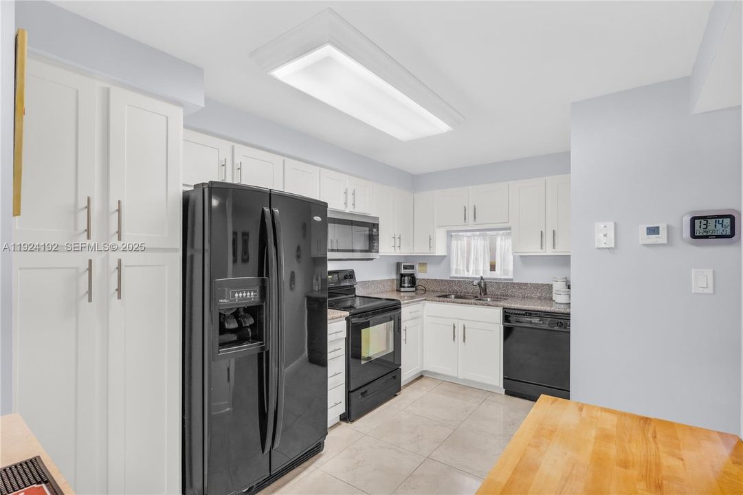 For Sale: $209,999 (2 beds, 2 baths, 1170 Square Feet)