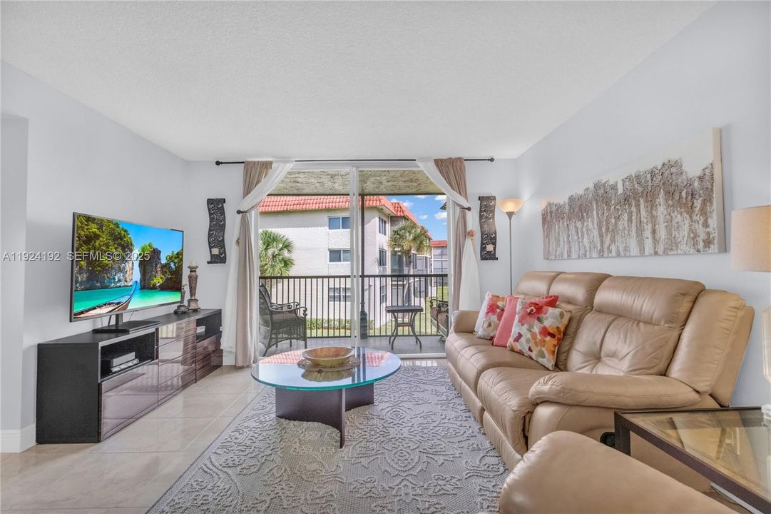 For Sale: $209,999 (2 beds, 2 baths, 1170 Square Feet)