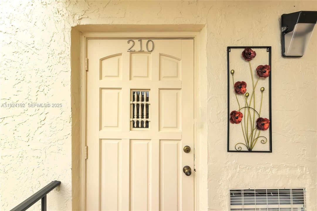 For Sale: $209,999 (2 beds, 2 baths, 1170 Square Feet)