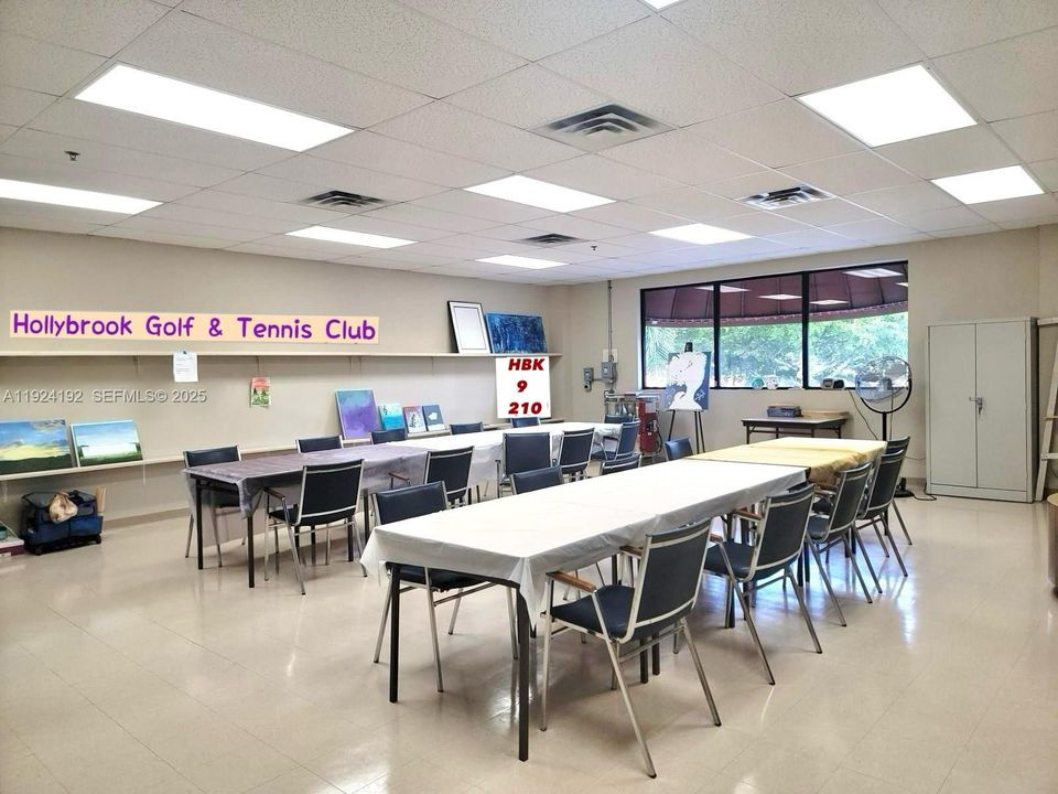 For Sale: $209,999 (2 beds, 2 baths, 1170 Square Feet)