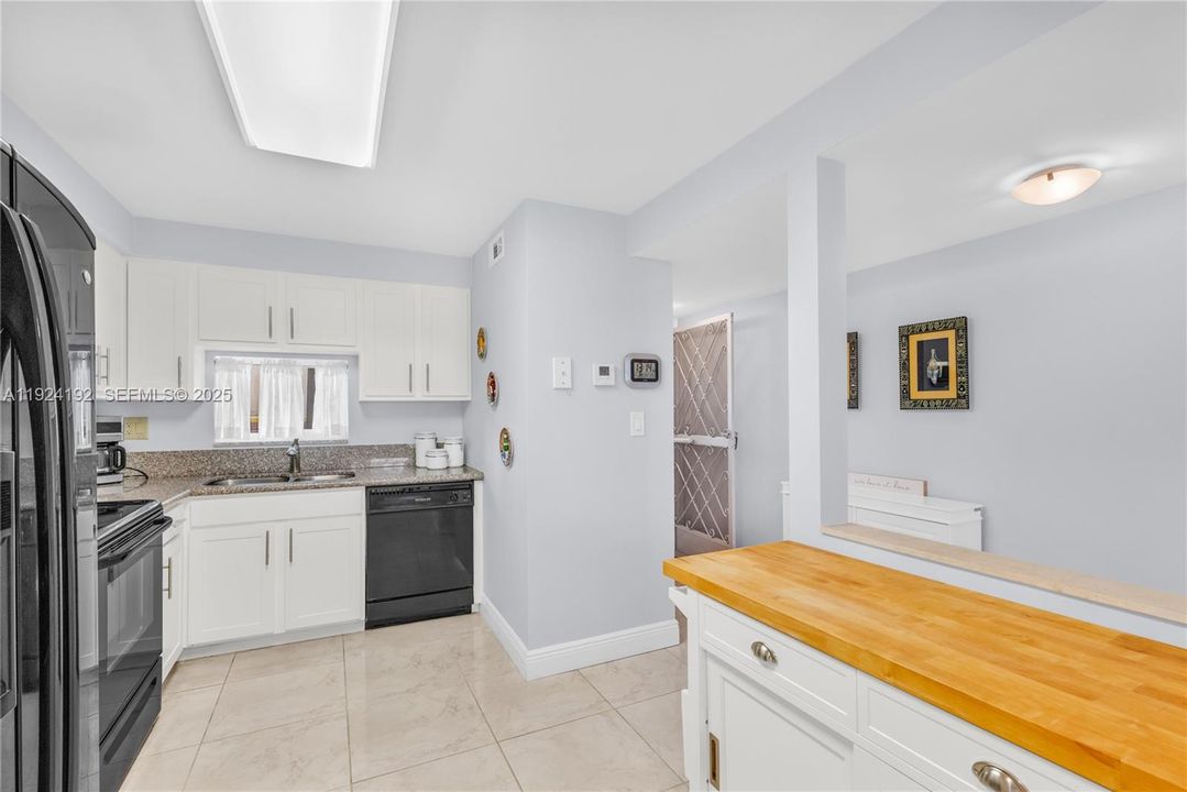 For Sale: $209,999 (2 beds, 2 baths, 1170 Square Feet)