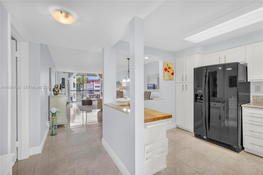 For Sale: $209,999 (2 beds, 2 baths, 1170 Square Feet)