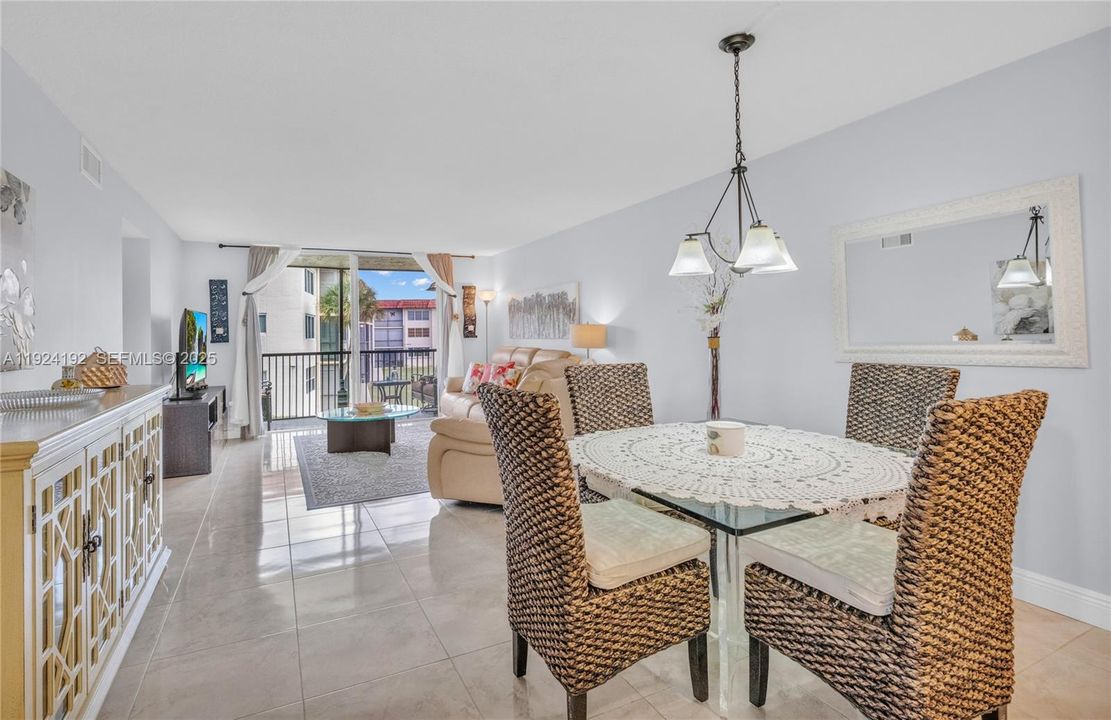 For Sale: $209,999 (2 beds, 2 baths, 1170 Square Feet)