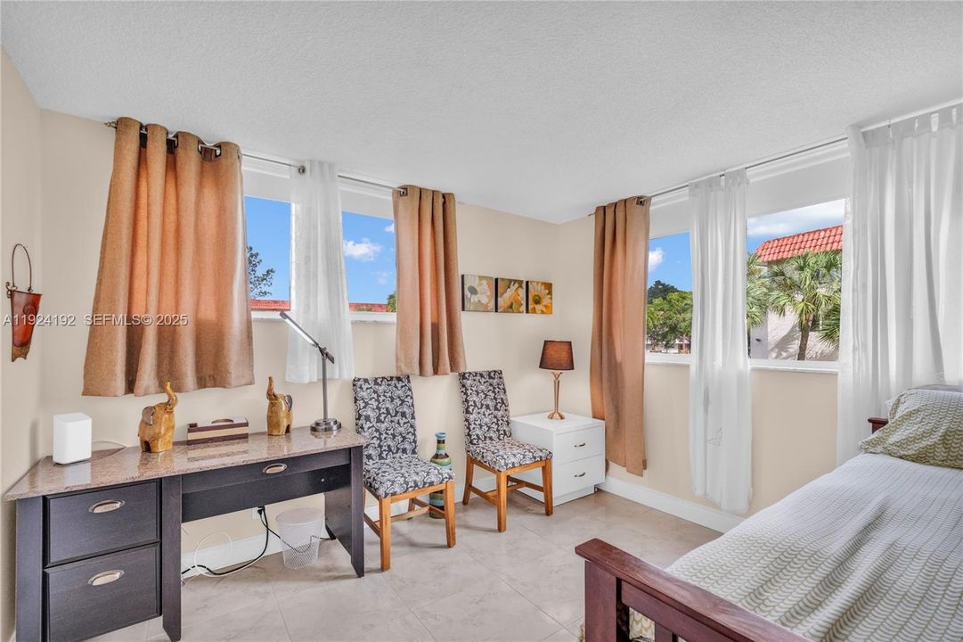 For Sale: $209,999 (2 beds, 2 baths, 1170 Square Feet)