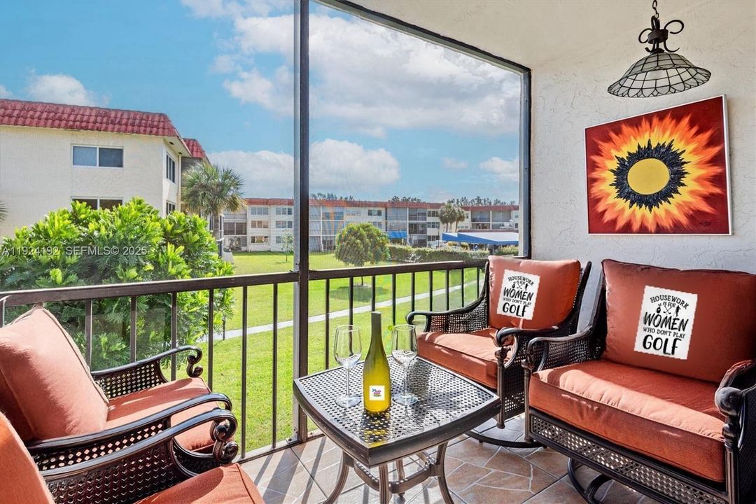 For Sale: $209,999 (2 beds, 2 baths, 1170 Square Feet)