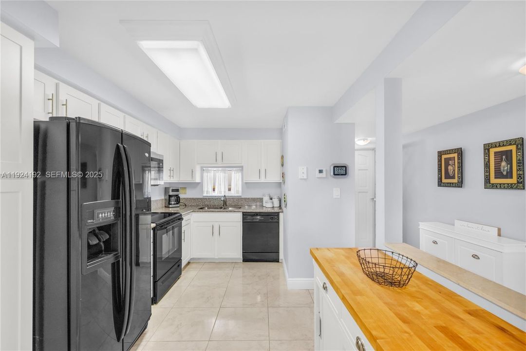 For Sale: $209,999 (2 beds, 2 baths, 1170 Square Feet)