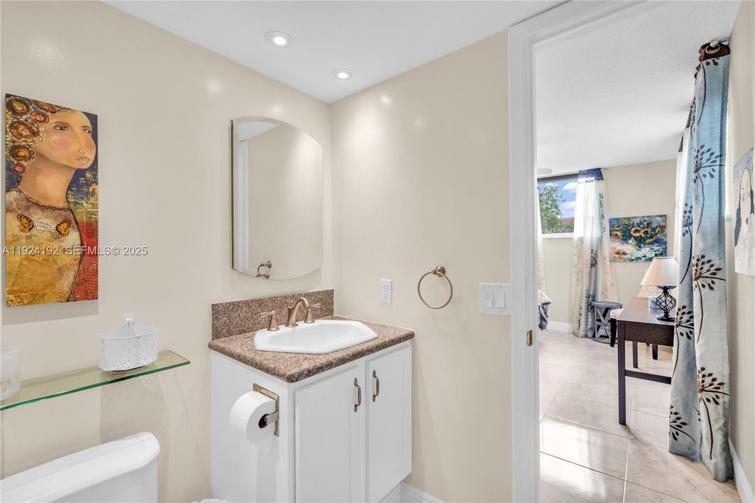 For Sale: $209,999 (2 beds, 2 baths, 1170 Square Feet)