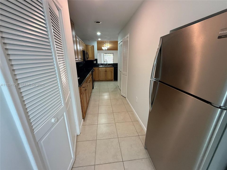 For Rent: $3,250 (3 beds, 2 baths, 1454 Square Feet)