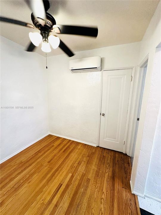 出租: $1,750 (0 贝兹, 1 浴室, 364 平方英尺)