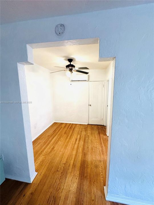 出租: $1,750 (0 贝兹, 1 浴室, 364 平方英尺)