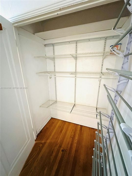 出租: $1,750 (0 贝兹, 1 浴室, 364 平方英尺)