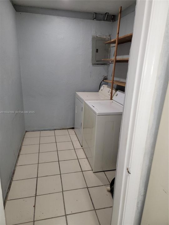 For Rent: $2,500 (2 beds, 1 baths, 1527 Square Feet)