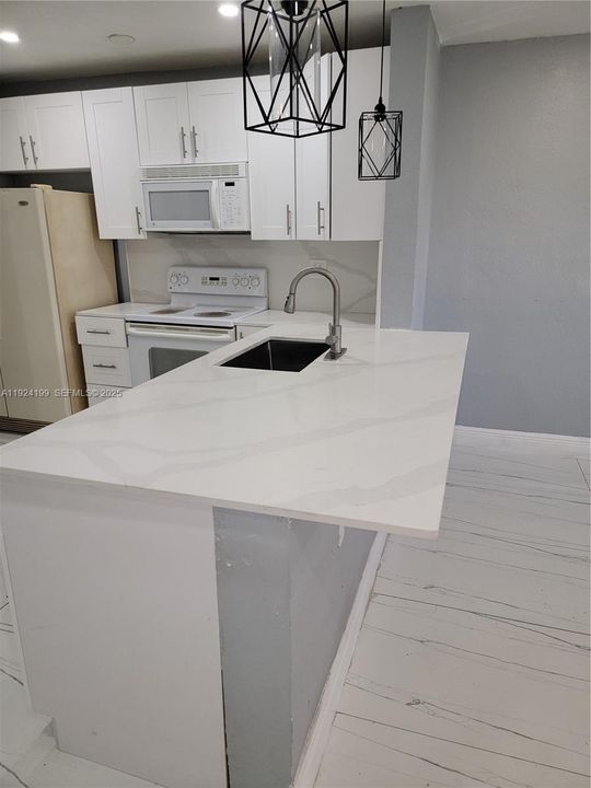 For Rent: $2,500 (2 beds, 1 baths, 1527 Square Feet)