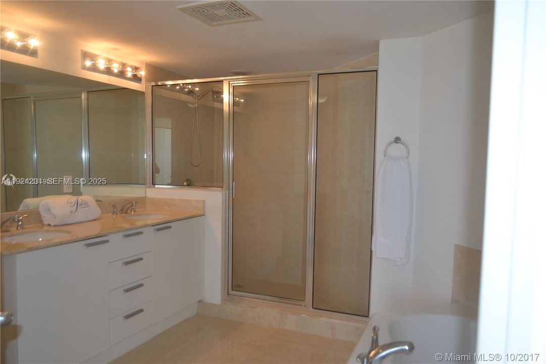 For Rent: $4,750 (2 beds, 2 baths, 1602 Square Feet)