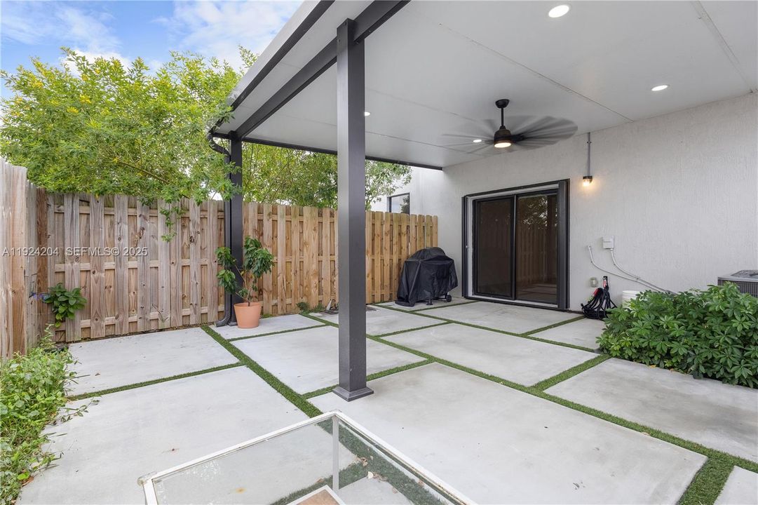 En Venta: $389,990 (3 camas, 2 baños, 1612 Pies cuadrados)