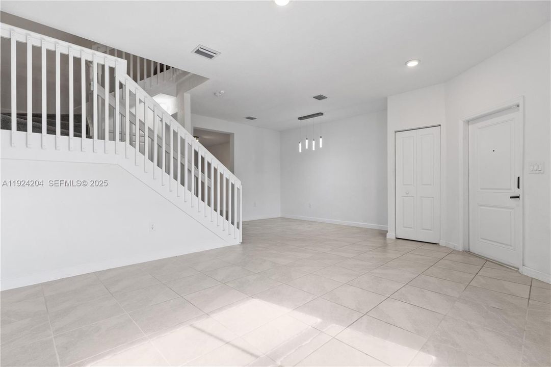 En Venta: $389,990 (3 camas, 2 baños, 1612 Pies cuadrados)