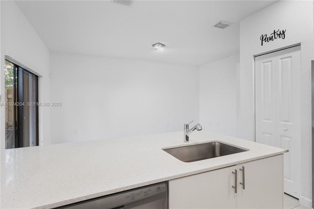 En Venta: $389,990 (3 camas, 2 baños, 1612 Pies cuadrados)