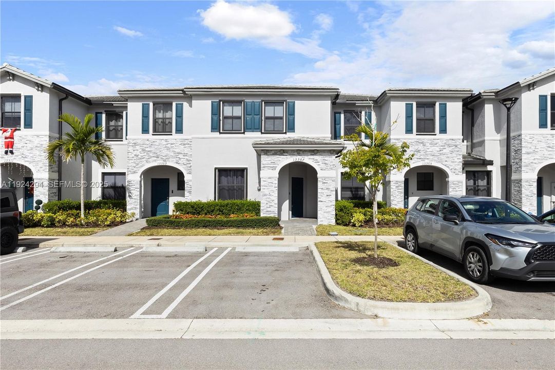 En Venta: $389,990 (3 camas, 2 baños, 1612 Pies cuadrados)